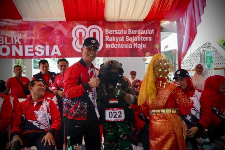 Kepala Staf Kodam Kasdam IM Brigadir Jenderal TNI Ayi Supriatna hadir langsung dalam acara Pawai Budaya yang berlangsung meriah di Halaman Pendopo Gubernur Aceh Senin 1882025 KETIKKABARcom Kepala Staf Kodam Kasdam IM Brigadir Jenderal TNI Ayi Supriatna hadir langsung dalam acara Pawai Budaya yang berlangsung meriah di Halaman Pendopo Gubernur Aceh Senin 1882025