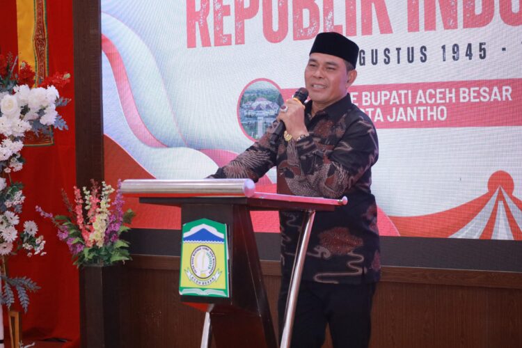Bupati Aceh Besar H Muharram Idris menyampaikan sambutan pada malam resepsi dan syukuran memperingati Hari Ulang Tahun HUT ke80 Kemerdekaan Republik Indonesia yang digelar di Meuligoe Bupati Aceh Besar Kota Jantho Minggu 1782025 FOTOMC ACEH BESAR KETIKKABARcom Bupati Aceh Besar H Muharram Idris menyampaikan sambutan pada malam resepsi dan syukuran memperingati Hari Ulang Tahun HUT ke 80 Kemerdekaan Republik Indonesia yang digelar di Meuligoe Bupati Aceh Besar Kota Jantho Minggu 1782025 FOTOMC ACEH BESAR