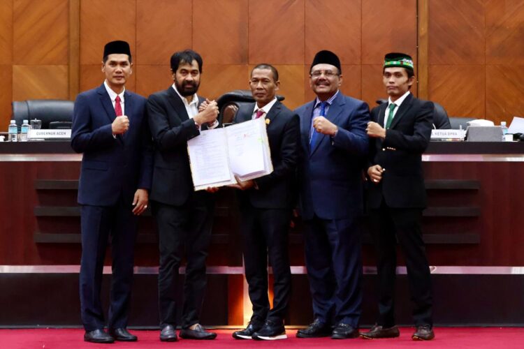 Gubernur Aceh Muzakir Manaf dan Ketua DPRA Zulfadli menandatangani Berita Acara Persetujuan Bersama terhadap Rancangan Qanun Aceh tentang RPJMA Tahun 20252029 dalam Rapat Paripurna di Gedung Utama DPRA Kamis 2182025 KETIKKABARcom Gubernur Aceh Muzakir Manaf dan Ketua DPRA Zulfadli menandatangani Berita Acara Persetujuan Bersama terhadap Rancangan Qanun Aceh tentang RPJMA Tahun 2025 2029 dalam Rapat Paripurna di Gedung Utama DPRA Kamis 2182025