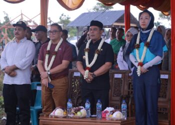 Bupati Aceh Besar H. Muharram Idris membuka kegiatan Gelar Edukasi Kemitraan dan Teknologi – Better Life Farming di Gampong Teureubeh, Kota Jantho, Aceh Besar, Kamis (21/8/2025). FOTO/MC ACEH BESAR