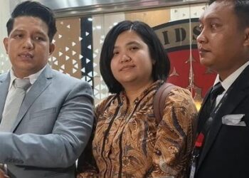 Mantan Staf Khusus Nadiem Fiona Handayani saat selesai jalani pemeriksaan di Gedung Bundar Jampidsus Kejagung FOTO Rumondangdetikcom KETIKKABARcom Mantan Staf Khusus Nadiem Fiona Handayani saat selesai jalani pemeriksaan di Gedung Bundar Jampidsus Kejagung FOTO Rumondangdetikcom