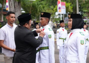 Wali Kota Sabang Zulkifli H. Adam resmi mengukuhkan 30 anggota Paskibraka Tahun 2025, di Pendopo Wali Kota Sabang, Jum'at sore (15/8/2025). FOTO/Humasprov