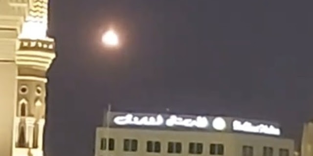 58571407440416092025WhatsAppImage20250915at2051582jpeg KETIKKABARcom Kilatan Cahaya di Langit Madinah Bikin Jemaah Umrah Indonesia Panik