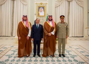 Putra Mahkota Saudi Mohammed bin Salman, Menteri Pertahanan Saudi Khalid bin Salman, Perdana Menteri Pakistan Shehbaz Sharif, dan Panglima Angkatan Darat Pakistan Marsekal Lapangan Asim Munir di Riyadh, Arab Saudi, Rabu, 17 September 2025. FOTO/AP
