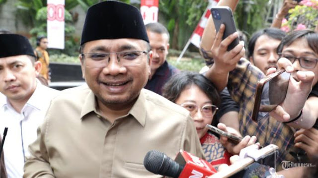 KPKsitasejumlahdokumenpentinghinggahandphonedarirumahYaqutCholilQoumasjpg KETIKKABARcom Boyamin Tuduh Ada Korupsi Honor Rp 7 Juta per Hari di Ibadah Haji Jubir Yaqut Itu Menyesatkan