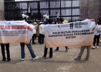 Massa IPPR Geruduk DPR, Tolak Wacana Reformasi Polri