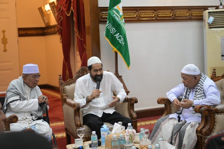 Gubernur Aceh Muzakkir Manaf Menerima Kunjungan Silaturrahmi Ulama MUNA di pendopo Gubernur Aceh Banda Aceh 2382025 KETIKKABARcom Gubernur Aceh Muzakkir Manaf Menerima Kunjungan Silaturrahmi Ulama MUNA di pendopo Gubernur Aceh Banda Aceh 2382025