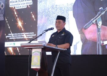 Bupati Aceh Besar H. Muharram Idris membuka PORKAB Aceh Besar Tahun 2025 dengan memukul rapai bersama Forkopimda di Jantho Sport City (JSC), Senin (9/9/2025). FOTO/PROKOPIM ACEH BESAR