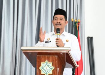 Wakil Bupati Aceh Besar Drs H Syukri A Jalil menyampaikan sambutan pada pelantikan Pengurus BWI Perwakilan Kabupaten Aceh Besar periode 20252028 di Aula Pesantren AlManar Kecamatan Krueng Barona Jaya Aceh Besar Rabu 10092025 FOTOMC ACEH BESAR KETIKKABARcom Wakil Bupati Aceh Besar Drs H Syukri A Jalil menyampaikan sambutan pada pelantikan Pengurus BWI Perwakilan Kabupaten Aceh Besar periode 2025 2028 di Aula Pesantren Al Manar Kecamatan Krueng Barona Jaya Aceh Besar Rabu 10092025 FOTOMC ACEH BESAR