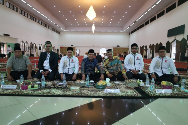 Wakil Gubernur Aceh Fadhullah SE menghadiri peringatan Maulid Nabi Besar Muhammad SAW yang diselenggarakan Ikatan Keluarga Nagan Raya IKNR Jakarta di Asrama Haji Pondok Gede Sabtu 2092025