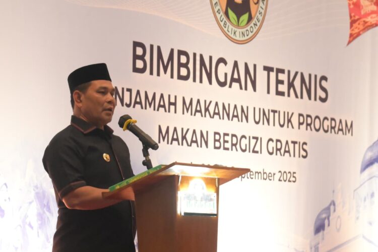 Bupati Aceh Besar H Muharram Idris Membuka Bimtek Penjamah Makanan Program MBG Wilayah I yang digelar oleh BGN RI di The Pade Hotel Kecamatan Darul Imarah Aceh Besar Sabtu 2192025 FOTOMC ACEH BESAR KETIKKABARcom Bupati Aceh Besar H Muharram Idris Membuka Bimtek Penjamah Makanan Program MBG Wilayah I yang digelar oleh BGN RI di The Pade Hotel Kecamatan Darul Imarah Aceh Besar Sabtu 2192025 FOTOMC ACEH BESAR