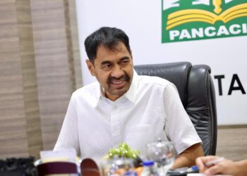 Gubernur Aceh, Muzakir Manaf, memimpin rapat koordinasi bersama Forkopimda Aceh terkait penertiban tambang ilegal di Aceh, di Ruang Rapat Pendopo Gubernur Aceh, Selasa (30/9/2025).