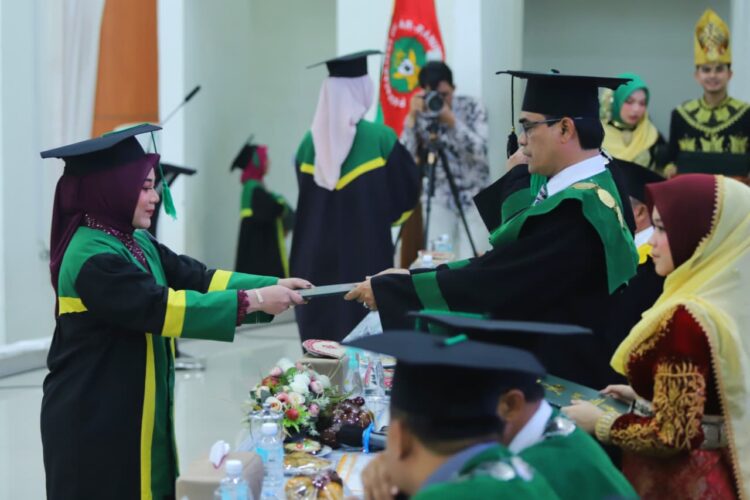 Universitas Islam Negeri UIN Ar Raniry Banda Aceh menyelenggarakan Wisuda Gelombang III Tahun 2025 yang berlangsung selama tiga hari mulai 30 September hingga 2 Oktober 2025 di Auditorium Prof Ali Hasjmy Darussalam 3092025