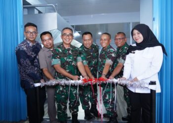 Pangdam IM, Mayor Jenderal TNI Joko Hadi Susilo, S.I.P., meresmikan Usaha Dapur Umum Program Makan Bergizi Gratis yang digagas Puskop Kartika Iskandar Muda, Selasa (30/9/2025) di Banda Aceh.