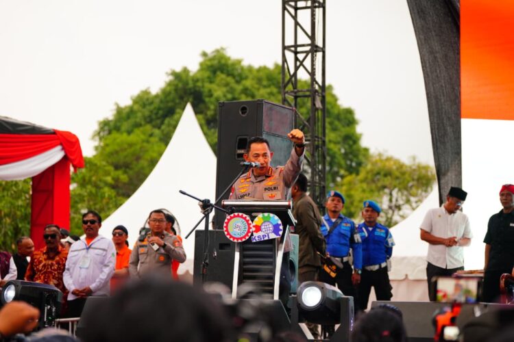 Kapolri Jenderal Listyo Sigit Prabowo saat menghadiri Apel Akbar Kebangsaan Buruh Indonesia yang digelar di Lapangan Botanical Jababeka Bekasi Rabu 15102025 KETIKKABARcom Kapolri Jenderal Listyo Sigit Prabowo saat menghadiri Apel Akbar Kebangsaan Buruh Indonesia yang digelar di Lapangan Botanical Jababeka Bekasi Rabu 15102025