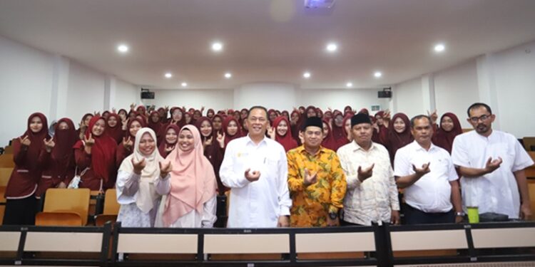 Wakil Rektor Bidang Akademik USK Prof Dr Ir Agussabti MSi IPU menerima kunjungan puluhan siswasantri dan guru dari Pesantren Modern Misbahul Ulum Kota Lhokseumawe di Ruang Kuliah Umum RKU 1 USK Banda Aceh Senin 13 Oktober 2025 FOTOHumas KETIKKABARcom Wakil Rektor Bidang Akademik USK Prof Dr Ir Agussabti MSi IPU menerima kunjungan puluhan siswasantri dan guru dari Pesantren Modern Misbahul Ulum Kota Lhokseumawe di Ruang Kuliah Umum RKU 1 USK Banda Aceh Senin 13 Oktober 2025 FOTOHumas