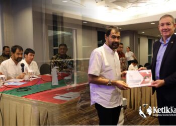 Gubernur Aceh, Muzakir Manaf di dampingi Ketua BRA Jamaluddin, SH, M.Kn & staf sus Gubernur melakukan pertemuan dengan Minister of Agriculture and Fisheries, Northern Territory (Menteri Pertanian dan Perikanan, Wilayah Utara Australia) Hon. Gerard Maley, di Hotel JS Luwansa, Jakarta Selatan, Senin, 27 Oktober 2025.