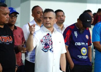 Presiden Persiraja Banda Aceh, H. Nazaruddin Dek Gam (tengah-baju putih). FOTO/MO