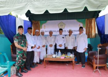 Wakil Bupati Aceh Besar Drs. H. Syukri A. Jalil menghadiri perayaan Maulid Nabi Muhammad SAW 1447 H di Dayah Islahuddin Al Amiriyah, Gampong Cot Madhi, Kecamatan Blang Bintang, Aceh Besar, Sabtu (04/10/2025). FOTO/MC ACEH BESAR