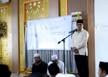 Rektor Universitas Islam Negeri (UIN) Ar-Raniry, Prof. Dr. Mujiburrahman, M.Ag., memberikan kata sambutan pada acara Zikir dan Doa Bersama Milad ke-62 UIN Ar-Raniry, yang digelar di Masjid Fathun Qarib UIN Ar-Raniry, Minggu (5/10/2025).