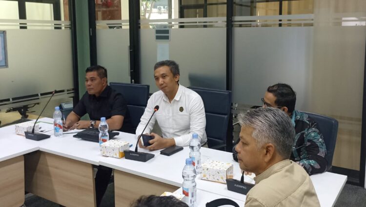 Bupati Aceh Besar melaksanakan rapat terkait pemanfaatan panas bumi di Seulawah di Kementerian Energi dan Sumber Daya Mineral ESDM Jakarta Kamis 09102025 FOTODOK PEMKAB ACEH BESAR KETIKKABARcom Bupati Aceh Besar melaksanakan rapat terkait pemanfaatan panas bumi di Seulawah di Kementerian Energi dan Sumber Daya Mineral ESDM Jakarta Kamis 09102025 FOTODOK PEMKAB ACEH BESAR