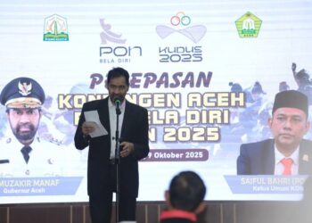 Gubernur Aceh, H. Muzakir Manaf, atau yang akrab disapa Mualem, secara resmi melepas Kontingen Aceh yang akan berlaga pada ajang Pekan Olahraga Nasional (PON) Bela Diri 2025 di Kudus, Jawa Tengah di Pendopo Gubernur Aceh, Kamis malam, 9 Oktober 2025./Foto: Humas