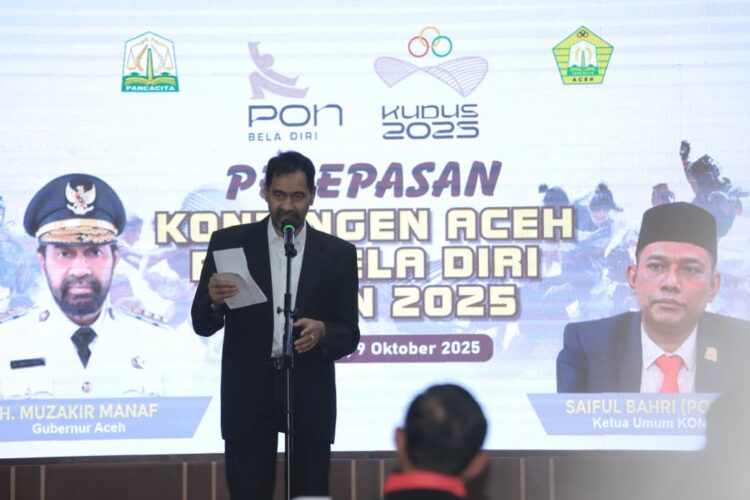 Gubernur Aceh H Muzakir Manaf atau yang akrab disapa Mualem secara resmi melepas Kontingen Aceh yang akan berlaga pada ajang Pekan Olahraga Nasional PON Bela Diri 2025 di Kudus Jawa Tengah di Pendopo Gubernur Aceh Kamis malam 9 Oktober 2025Foto Humas