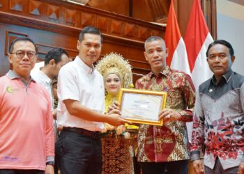 Sekretaris Daerah Aceh M Nasir SIP MPA membuka Peringatan Hari Kesehatan Jiwa Sedunia Tahun 2025 di Anjong Mon Mata Komplek Pendopo Gubernur Aceh Jumat 10102025