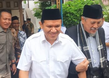Wakil Gubernur Aceh, H. Fadhlullah, S.E., di dampingi Karo Adpim setda aceh, Akkar Arafat, S.STP, M.Si menghadiri peringatan Maulid Nabi Muhammad SAW 1447 H yang digelar di Balee Jeumala, dibawah pimpinan Drs. Tgk. H. M. Daud Hasbi, M.Ag (abi Daud) Gpg. Limpok, Kab. Aceh Besar Rabu, (15/10/2025).