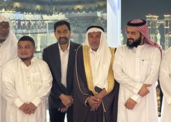 Gubernur Aceh, H. Muzakir Manaf, melakukan pertemuan & memaparkan berbagai peluang investasi di Aceh kepada para investor asal Timur Tengah dalam sebuah pertemuan di Kota Makkah Al-mukarramah, Kamis, 16 okt 2025. Pertemuan tersebut diinisiasi oleh perusahaan investasi terkemuka Arab Saudi, Sadeen Al-Bait, dan dihadiri oleh pengusaha dari Arab Saudi, Qatar, Sudan, Kuwait, serta Uni Emirat Arab.