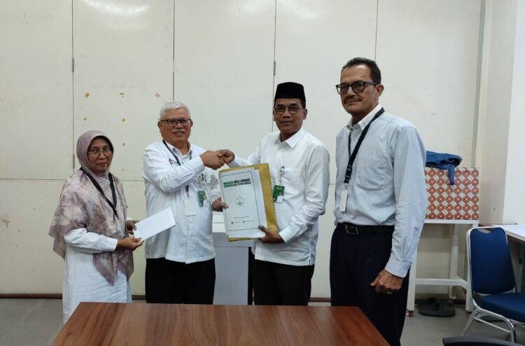 Dekan Fakultas Keguruan dan Ilmu Pendidikan Universitas Syiah Kuala FKIP USK Dr Drs Syamsulrizal MKesdua dari kanan secara resmi mendaftarkan diri sebagai bakal calon Rektor USK untuk periode 20262031 pada Senin 20102025Foto Ist KETIKKABARcom Dekan Fakultas Keguruan dan Ilmu Pendidikan Universitas Syiah Kuala FKIP USK Dr Drs Syamsulrizal MKesdua dari kanan secara resmi mendaftarkan diri sebagai bakal calon Rektor USK untuk periode 2026 2031 pada Senin 20102025Foto Ist