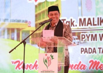 Bupati Aceh Besar H. Muharram Idris memberikan sambutan saat Grand Opening RSU Putri Bidadari Aceh di Jalan Soekarno Hatta, Gampong Lamreung, Kecamatan Darul Imarah, Kabupaten Aceh Besar, Kamis (23/10/2025). FOTO/PROKOPIM ACEH BESAR