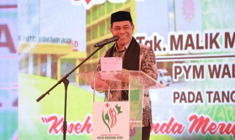 Bupati Aceh Besar H Muharram Idris memberikan sambutan saat Grand Opening RSU Putri Bidadari Aceh di Jalan Soekarno Hatta Gampong Lamreung Kecamatan Darul Imarah Kabupaten Aceh Besar Kamis 23102025 FOTOPROKOPIM ACEH BESAR KETIKKABARcom Bupati Aceh Besar H Muharram Idris memberikan sambutan saat Grand Opening RSU Putri Bidadari Aceh di Jalan Soekarno Hatta Gampong Lamreung Kecamatan Darul Imarah Kabupaten Aceh Besar Kamis 23102025 FOTOPROKOPIM ACEH BESAR