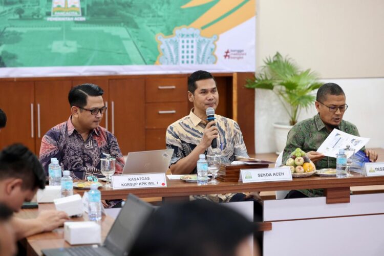 Sekretaris Daerah Aceh M Nasir SIP MPA bersama Kasatgas Koordinasi dan Supervisi Wilayah I KPKRI Harun Hidayat memimpin Rapat Koordinasi Monitoring dan Evaluasi MCP Pemerintah Aceh yang diikuti para Kepala Biro dan SKPA di Ruang Rapat Potda I Kamis 23102025 KETIKKABARcom Sekretaris Daerah Aceh M Nasir SIP MPA bersama Kasatgas Koordinasi dan Supervisi Wilayah I KPK RI Harun Hidayat memimpin Rapat Koordinasi Monitoring dan Evaluasi MCP Pemerintah Aceh yang diikuti para Kepala Biro dan SKPA di Ruang Rapat Potda I Kamis 23102025