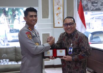 Kapolda Aceh, Irjen Pol. Marzuki Ali Basyah menerima audiensi Kepala Perwakilan Bank Indonesia (BI) Provinsi Aceh, Agus Chusaini, di Mapolda Aceh, Jumat, 24 Oktober 2025./FOTO: HUMAS POLDA