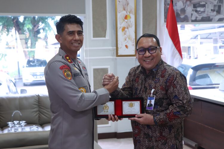 Kapolda Aceh Irjen Pol Marzuki Ali Basyah menerima audiensi Kepala Perwakilan Bank Indonesia BI Provinsi Aceh Agus Chusaini di Mapolda Aceh Jumat 24 Oktober 2025FOTO HUMAS POLDA KETIKKABARcom Kapolda Aceh Irjen Pol Marzuki Ali Basyah menerima audiensi Kepala Perwakilan Bank Indonesia BI Provinsi Aceh Agus Chusaini di Mapolda Aceh Jumat 24 Oktober 2025FOTO HUMAS POLDA