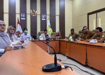 Bupati Aceh Besar H Muharram Idris menerima Tim Entry Meeting BPK RI Perwakilan Aceh yang dipimpin Arief Adrian di ruang rapat Kantor Bupati Aceh Besar, Senin (27/10/2025). FOTO/ PROKOPIM PEMKAB ACEH BESAR