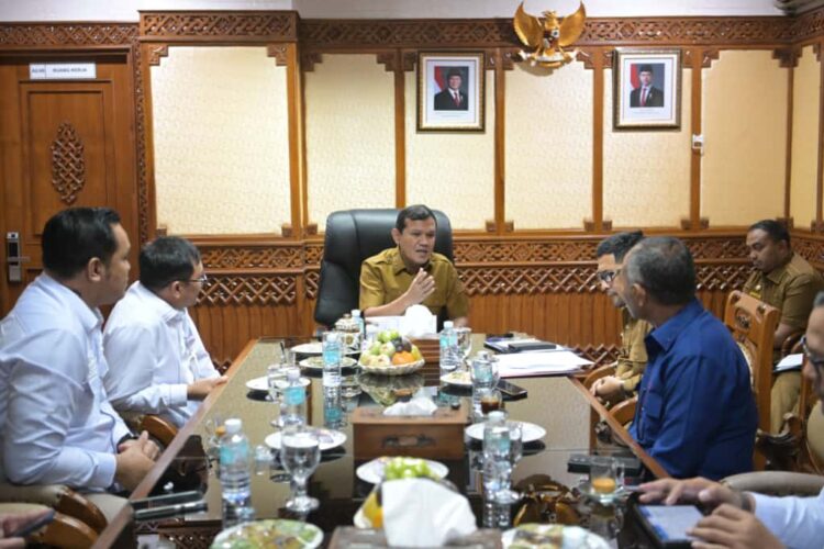 Wakil Gubernur Aceh Fadlullah Menerima Audiensi Tim Derektorat IV pada Jaksa Agung Muda Inteligent Terkait penyelesaian Permasalahan Ruas Jalan Tol Sigli Banda Aceh di ruang rapat Wakil Gubernur Aceh Banda Aceh 27102025 KETIKKABARcom Wakil Gubernur Aceh Fadlullah Menerima Audiensi Tim Derektorat IV pada Jaksa Agung Muda Inteligent Terkait penyelesaian Permasalahan Ruas Jalan Tol Sigli Banda Aceh di ruang rapat Wakil Gubernur Aceh Banda Aceh 27102025
