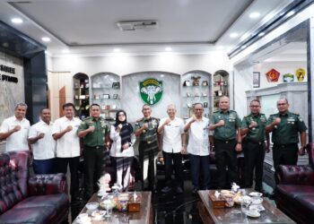Pangdam IM, Mayor Jenderal TNI Joko Hadi Susilo, S.I.P., menerima audiensi Kepala Kantor Wilayah Kementerian Keuangan (Kakanwil Kemenkeu) Provinsi Aceh, Bapak Paryan, beserta rombongan di Makodam Iskandar Muda, Senin (27/10/2025)./Foto: Humas