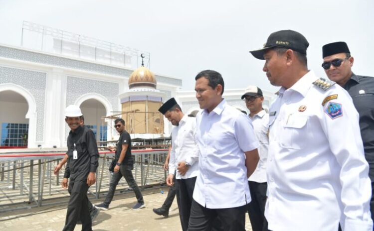 Wakil Gubernur Aceh Fadhlullah SE bersama Bupati Pidie Jaya Sibral Malasy Asisten I Pemerintahan Syakir Kadis Syariat Islam Aceh Zahroel Fajri Plh Inspektur Aceh Plh Kadis Dayah Aceh Karo Adpem Karo Adpim Setda Aceh serta Forkompinda Pidie Jaya meninjau Arena Utama pelaksanaan MTQ ke XXXVII di Meureudu Pidie Jaya Rabu 29102025 KETIKKABARcom Wakil Gubernur Aceh Fadhlullah SE bersama Bupati Pidie Jaya Sibral Malasy Asisten I Pemerintahan Syakir Kadis Syariat Islam Aceh Zahroel Fajri Plh Inspektur Aceh Plh Kadis Dayah Aceh Karo Adpem Karo Adpim Setda Aceh serta Forkompinda Pidie Jaya meninjau Arena Utama pelaksanaan MTQ ke XXXVII di Meureudu Pidie Jaya Rabu 29102025