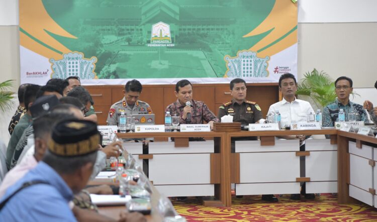 Wakil Gubernur Aceh Fadhlullah SE bersama Kapolda Aceh perwakilan Forkopimda Aceh serta SKPA terkait melakukan Musyawarah bersama Instansi terkait dan tokoh masyarakat menyangkut dengan percepatan pembangunan jalan tol sibanceh di ruang rapat Potensi Daerah setda Aceh Kamis 30102025 KETIKKABARcom Wakil Gubernur Aceh Fadhlullah SE bersama Kapolda Aceh perwakilan Forkopimda Aceh serta SKPA terkait melakukan Musyawarah bersama Instansi terkait dan tokoh masyarakat menyangkut dengan percepatan pembangunan jalan tol sibanceh di ruang rapat Potensi Daerah setda Aceh Kamis 30102025