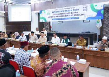 Komisi VII Dewan Perwakilan Rakyat Aceh (DPRA) bersama Pemerintah Aceh menyusun Rancangan Qanun (Raqan) tentang Perubahan Kedua atas Qanun Aceh Nomor 10 Tahun 2018 tentang Baitul Mal di Ruang Serba Guna DPRA, Selasa (14/10).