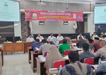 Komisi I Dewan Perwakilan Rakyat Aceh (DPRA) menggelar Rapat Dengar Pendapat Umum (RDPU) terhadap Rancangan Qanun (Raqan) Aceh tentang Penyelenggaraan Ketertiban Umum, Ketenteraman, dan Pelindungan Masyarakat. RDPU ini berlangsung di Ruang Serba Guna DPRA, Senin (28/10).