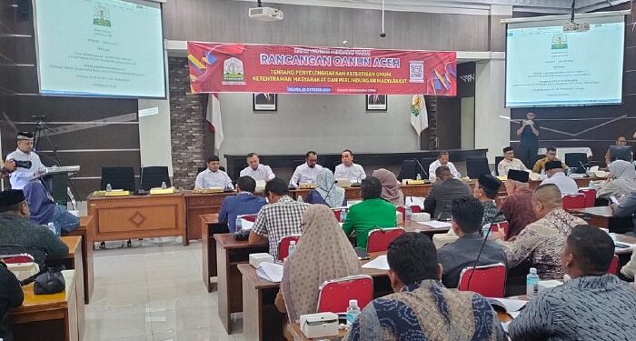 Komisi I Dewan Perwakilan Rakyat Aceh DPRA menggelar Rapat Dengar Pendapat Umum RDPU terhadap Rancangan Qanun Raqan Aceh tentang Penyelenggaraan Ketertiban Umum Ketenteraman dan Pelindungan Masyarakat RDPU ini berlangsung di Ruang Serba Guna DPRA Senin 2810 KETIKKABARcom Komisi I Dewan Perwakilan Rakyat Aceh DPRA menggelar Rapat Dengar Pendapat Umum RDPU terhadap Rancangan Qanun Raqan Aceh tentang Penyelenggaraan Ketertiban Umum Ketenteraman dan Pelindungan Masyarakat RDPU ini berlangsung di Ruang Serba Guna DPRA Senin 2810