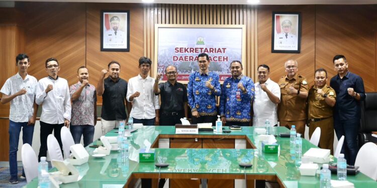 Sekretaris Daerah Aceh M Nasir SIP MPA menerima audiensi pengurus Asosiasi Media Siber Indonesia AMSI di Ruang Rapat Sekda Aceh Senin 3112025 KETIKKABARcom Sekretaris Daerah Aceh M Nasir SIP MPA menerima audiensi pengurus Asosiasi Media Siber Indonesia AMSI di Ruang Rapat Sekda Aceh Senin 3112025
