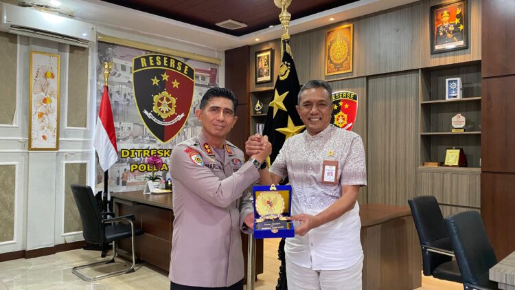 Kapolda Aceh Irjen Pol Marzuki Ali Basyah menerima audiensi dari Komisi Nasional Hak Asasi Manusia Republik Indonesia Komnas HAM RI Perwakilan Aceh di Ruang Kerja Dirreskrimum Polda Aceh pada Kamis 6112025 Foto HUMAS POLDA ACEH KETIKKABARcom Kapolda Aceh Irjen Pol Marzuki Ali Basyah menerima audiensi dari Komisi Nasional Hak Asasi Manusia Republik Indonesia Komnas HAM RI Perwakilan Aceh di Ruang Kerja Dirreskrimum Polda Aceh pada Kamis 6112025 Foto HUMAS POLDA ACEH