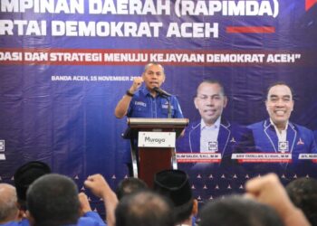 Ketua DPD Partai Demokrat Aceh, Muslim Saleh, SHi, MM pimpin kegiatan Rapat Pimpinan Daerah (Rapimda) 23 pimpinan cabang se-Aceh yang berlangsung di Kyriad Hotel, Simpang Lima, Banda Aceh, Sabtu (15/11/2025)./KETIKKABAR.com/Mirja