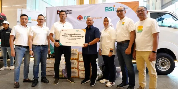 PT Bank Syariah Indonesia Tbk BSI menyerahkan bantuan tanggap darurat untuk masyarakat terdampak bencana di Provinsi Aceh FOTOHumas KETIKKABARcom PT Bank Syariah Indonesia Tbk BSI menyerahkan bantuan tanggap darurat untuk masyarakat terdampak bencana di Provinsi Aceh FOTOHumas