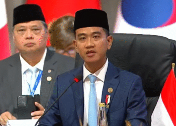 Wakil Presiden RI, Gibran Rakabuming Raka, mempromosikan sistem pembayaran digital nasional QRIS di hadapan para pemimpin dunia pada Konferensi Tingkat Tinggi (KTT) G20 di Johannesburg, Afrika Selatan, Sabtu (23/11/2025)./Foto: Tangkap Layar Youtube?KETIKKABAR.com