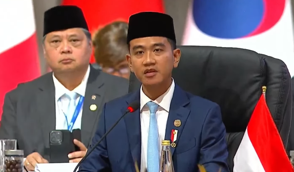 Wakil Presiden RI Gibran Rakabuming Raka mempromosikan sistem pembayaran digital nasional QRIS di hadapan para pemimpin dunia pada Konferensi Tingkat Tinggi KTT G20 di Johannesburg Afrika Selatan Sabtu 23112025Foto Tangkap Layar YoutubeKETIKKABARcom KETIKKABARcom Wakil Presiden RI Gibran Rakabuming Raka mempromosikan sistem pembayaran digital nasional QRIS di hadapan para pemimpin dunia pada Konferensi Tingkat Tinggi KTT G20 di Johannesburg Afrika Selatan Sabtu 23112025Foto Tangkap Layar YoutubeKETIKKABARcom